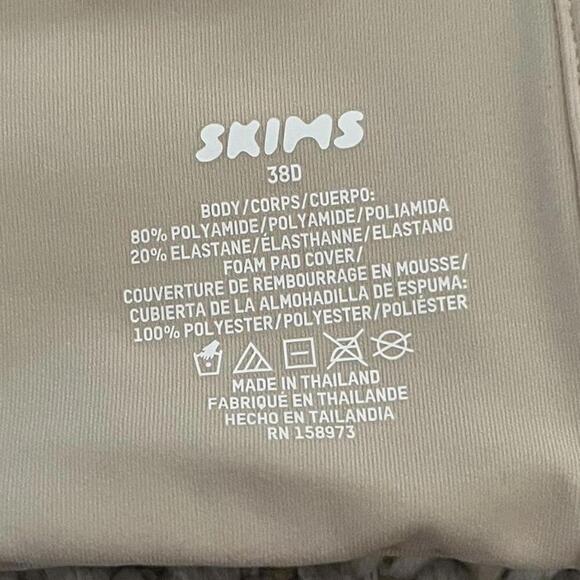 Skims Fits Everybody Strapless Bra - Picture 2 of 2